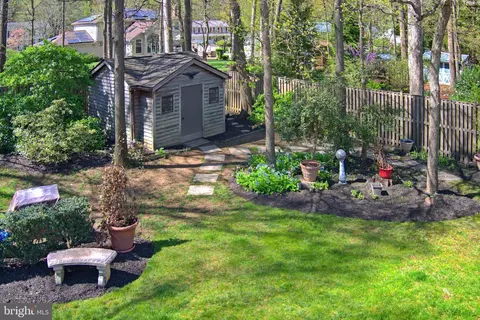 Exterior - 1017 Windmill Ln, Silver Spring, MD 20905 photo 16 of 23