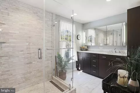 Bath - 1017 Windmill Ln, Silver Spring, MD 20905 photo 2 of 5