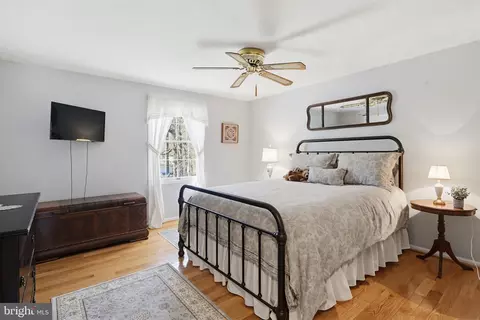 Bedroom - 1017 Windmill Ln, Silver Spring, MD 20905 photo 4 of 6