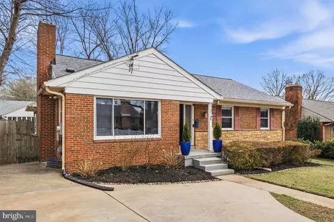 Exterior - 9707 Saxony Rd, Silver Spring, MD 20910 photo 7 of 14