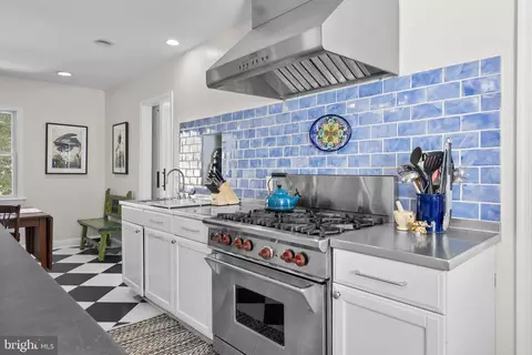 Kitchen - 212 Dearborn Ave, Silver Spring, MD 20901 photo 4 of 7