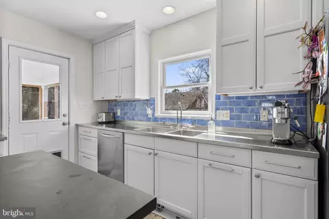 Kitchen - 212 Dearborn Ave, Silver Spring, MD 20901 photo 6 of 7