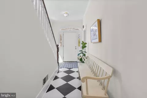 Entry Way - 212 Dearborn Ave, Silver Spring, MD 20901 photo 2 of 3