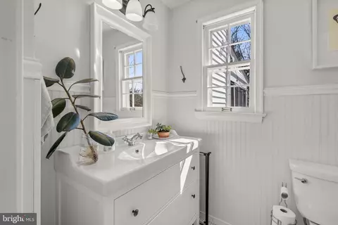 Bath - 212 Dearborn Ave, Silver Spring, MD 20901 photo 1 of 3