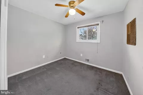 Bedroom - 1030 Cresthaven Dr, Silver Spring, MD 20903 photo 2 of 3