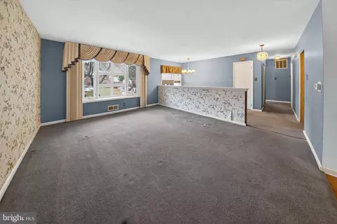Living - 1030 Cresthaven Dr, Silver Spring, MD 20903 photo 1 of 3