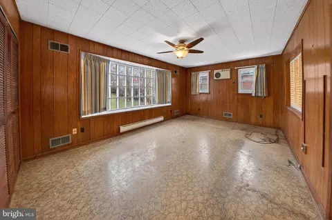 Living - 1030 Cresthaven Dr, Silver Spring, MD 20903 photo 3 of 3