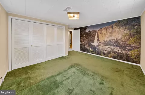 Bedroom - 1030 Cresthaven Dr, Silver Spring, MD 20903 photo 3 of 3