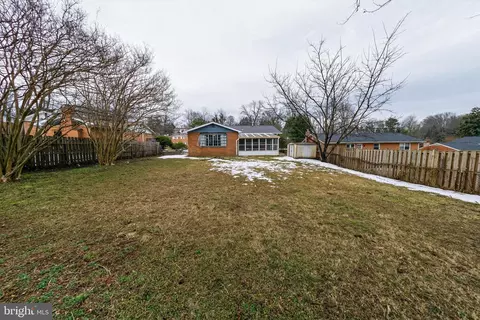 Exterior - 1030 Cresthaven Dr, Silver Spring, MD 20903 photo 3 of 4