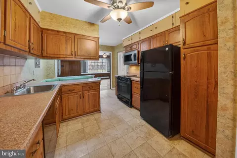 Kitchen - 1030 Cresthaven Dr, Silver Spring, MD 20903 photo 1 of 2