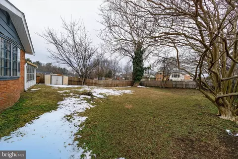Exterior - 1030 Cresthaven Dr, Silver Spring, MD 20903 photo 2 of 4