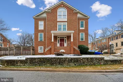 9725 Whitley Park Pl #TH-6, Bethesda, MD 20814