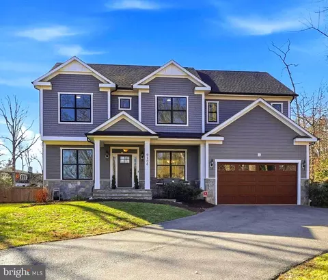 9206 Fernwood Rd, Bethesda, MD 20817