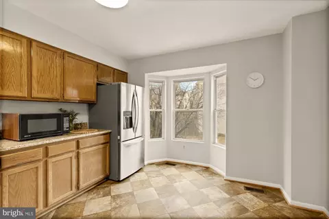 2890 Schoolhouse Cir, Silver Spring, MD 20902 photo 9