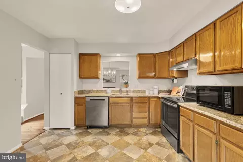 2890 Schoolhouse Cir, Silver Spring, MD 20902 photo 11
