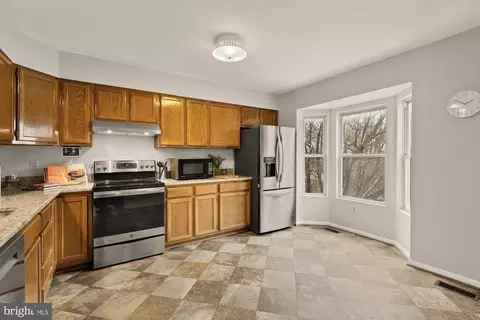 2890 Schoolhouse Cir, Silver Spring, MD 20902 photo 6