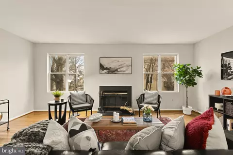 2890 Schoolhouse Cir, Silver Spring, MD 20902 photo 18