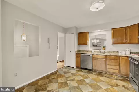 2890 Schoolhouse Cir, Silver Spring, MD 20902 photo 12