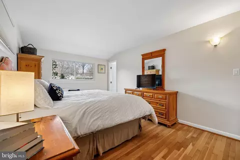 Bedroom - 11403 Fairoak Dr, Silver Spring, MD 20902 photo 2 of 8