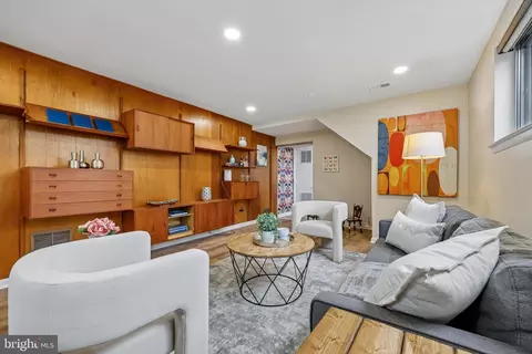 Living - 11403 Fairoak Dr, Silver Spring, MD 20902 photo 3 of 4