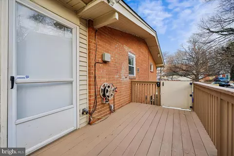 Exterior - 11403 Fairoak Dr, Silver Spring, MD 20902 photo 6 of 7