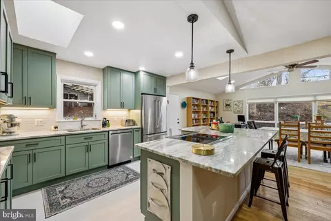 Kitchen - 11403 Fairoak Dr, Silver Spring, MD 20902 photo 5 of 6