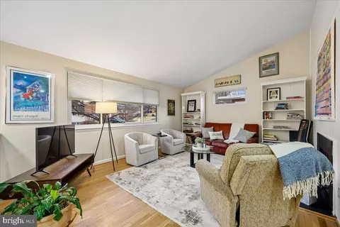 Living - 11403 Fairoak Dr, Silver Spring, MD 20902 photo 1 of 4