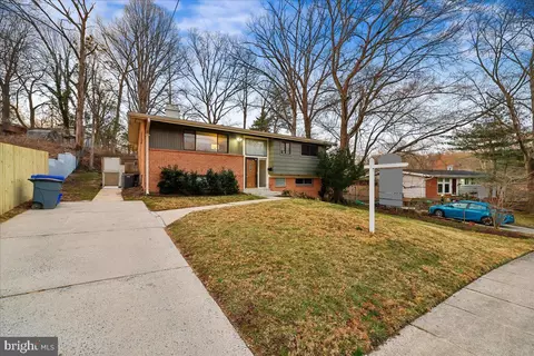Exterior - 11403 Fairoak Dr, Silver Spring, MD 20902 photo 3 of 7