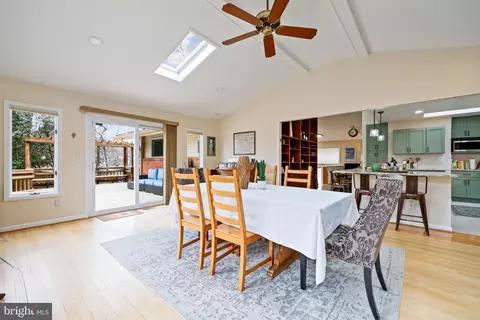 Dining - 11403 Fairoak Dr, Silver Spring, MD 20902 photo 5 of 7