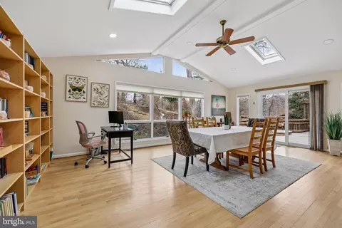 Dining - 11403 Fairoak Dr, Silver Spring, MD 20902 photo 4 of 7