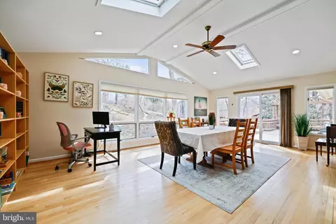 Dining - 11403 Fairoak Dr, Silver Spring, MD 20902 photo 2 of 7