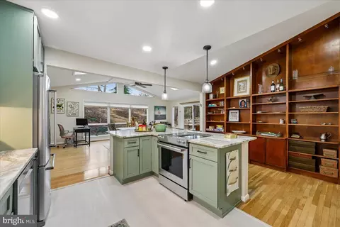 Kitchen - 11403 Fairoak Dr, Silver Spring, MD 20902 photo 6 of 6