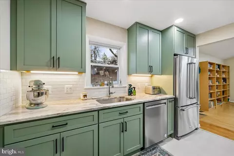 Kitchen - 11403 Fairoak Dr, Silver Spring, MD 20902 photo 3 of 6