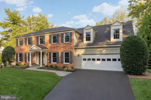 10 Royal Oak Ct, Potomac, MD 20854