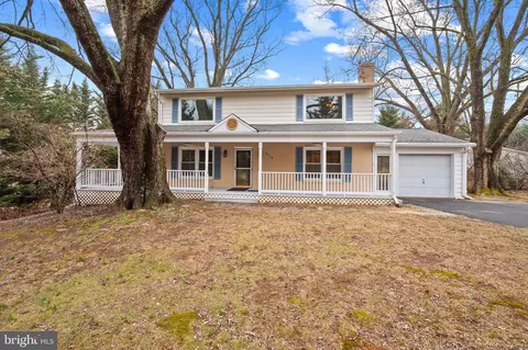 6916 Cynthia Ln, Derwood, MD 20855