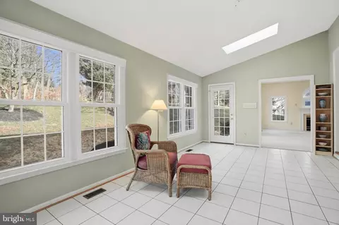 Entry Way - 12 Jaystone Ct, Silver Spring, MD 20905 photo 4 of 5