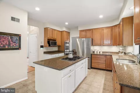 Kitchen - 12 Jaystone Ct, Silver Spring, MD 20905 photo 2 of 4