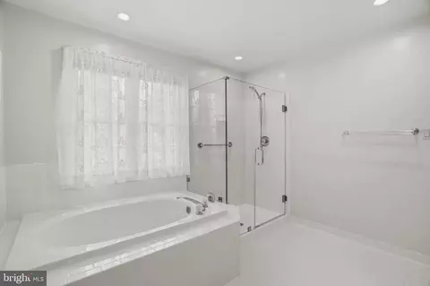 Bath - 12 Jaystone Ct, Silver Spring, MD 20905 photo 3 of 4