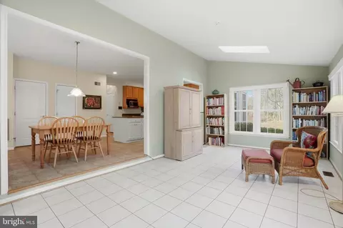 Entry Way - 12 Jaystone Ct, Silver Spring, MD 20905 photo 3 of 5