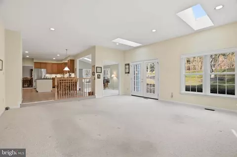 Living - 12 Jaystone Ct, Silver Spring, MD 20905 photo 2 of 2