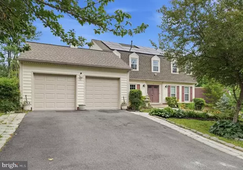 11 Dellcastle Ct, Montgomery Village, MD 20886