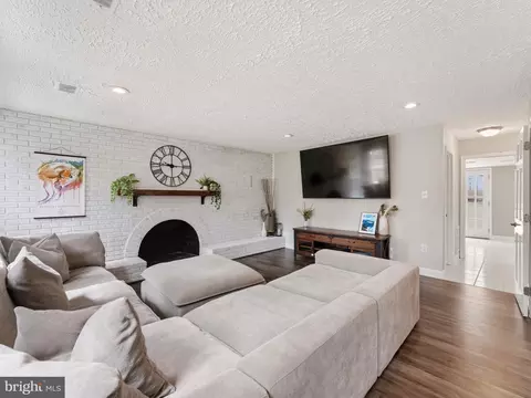 Living - 13744 Lockdale Rd, Silver Spring, MD 20906 photo 2 of 5