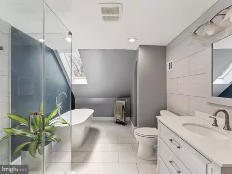 Bath - 13744 Lockdale Rd, Silver Spring, MD 20906 photo 1 of 2