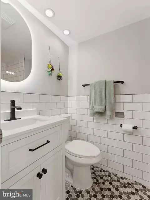 Bath - 13744 Lockdale Rd, Silver Spring, MD 20906 photo 2 of 2