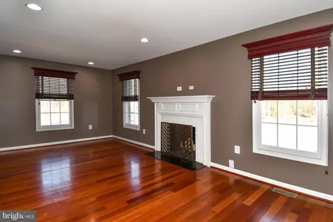 Living - 1048 Windrush Ln #39, Sandy Spring, MD 20860 photo 3 of 5