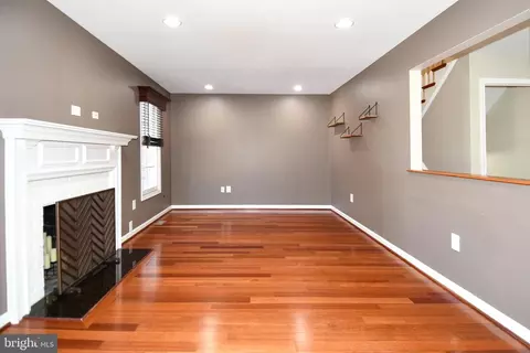 Living - 1048 Windrush Ln #39, Sandy Spring, MD 20860 photo 2 of 5