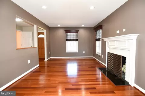 Living - 1048 Windrush Ln #39, Sandy Spring, MD 20860 photo 4 of 5