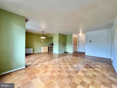 10201 Grosvenor Pl #404, Rockville, MD 20852