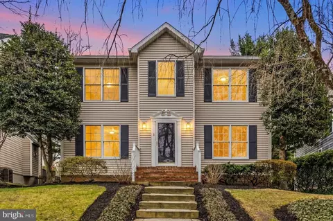 8 Wyoming Ct, Bethesda, MD 20816