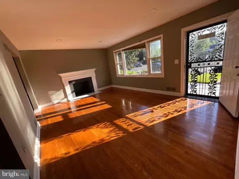 Living - 10405 Georgia Ave, Silver Spring, MD 20902 photo 2 of 4